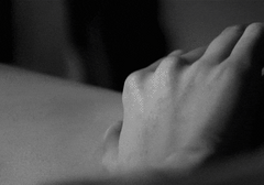 如何用手让她更舒服？据说指爱也能让她爽到哭