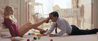 为什么男生喜欢看女生的腿？男生喜欢看腿暗示什么？