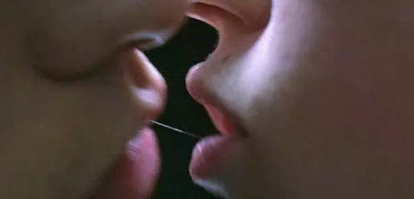 你接过拔丝吻吗？如何实现？