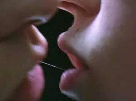 你接过拔丝吻吗？如何实现？