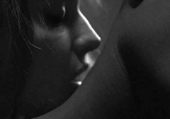 女人给男人种草莓是什么心理？其实是占有欲与爱的表达！