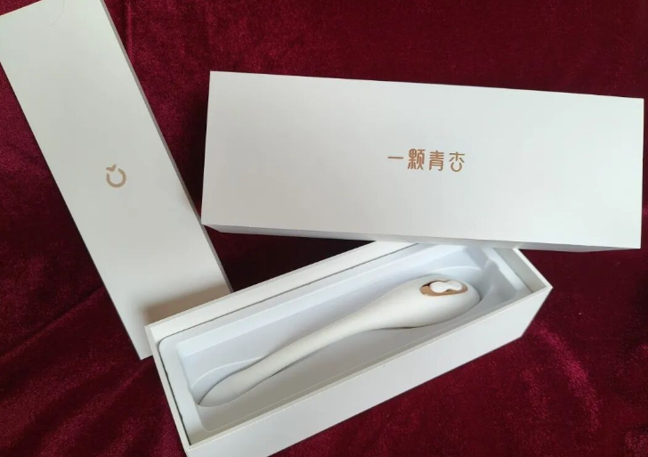 宿舍党小白必备情趣玩具，一颗青杏白小姬震动棒
