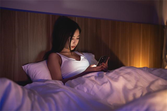 男朋友让我在电话里叫给他听怎么办？超完整电话爱爱指南