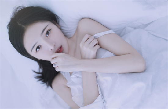 男女床上姿势图解，情侣爱爱姿势18式