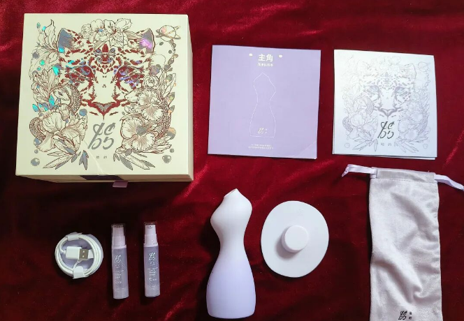 TAOF她的主角吮吸情趣玩具，吸吸会流润滑啦