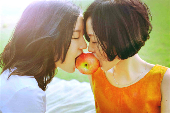 女生和女生怎么爱爱，常见的拉拉炒菜姿势了解下
